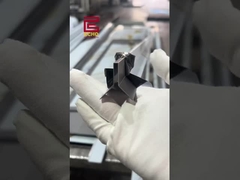 خانه لوکس ارتقاء نصب تزئینات فولاد ضد زنگ. راه حل ظریف و پایدار