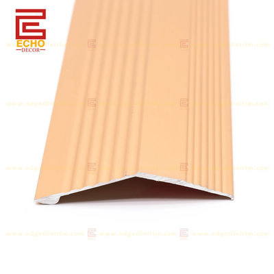 ضد لغزشی خود چسبنده آلومینیوم کم کننده کف نوارهای انتقال طول 2-3m / سفارشی کردن خارج از گوشه کاشی